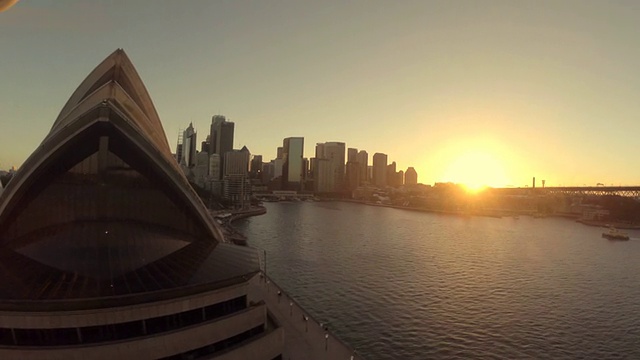 飞越悉尼歌剧院和潘海港大桥视频下载