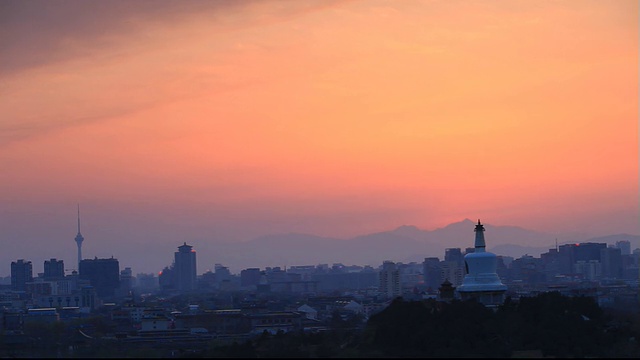 日落时分的北海公园，中国北京视频素材