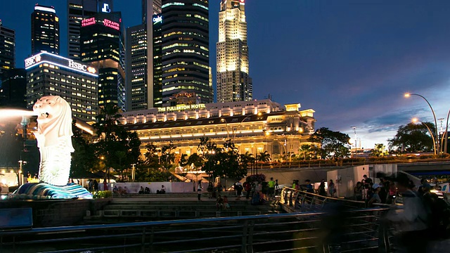 新加坡的天际线、行走的人群和摩天大楼的外观坍塌了。视频素材