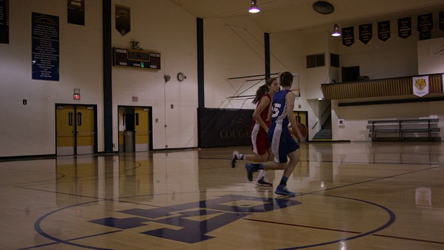 高中女篮球运动员视频素材