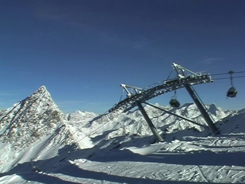 高山及滑雪缆车视频素材