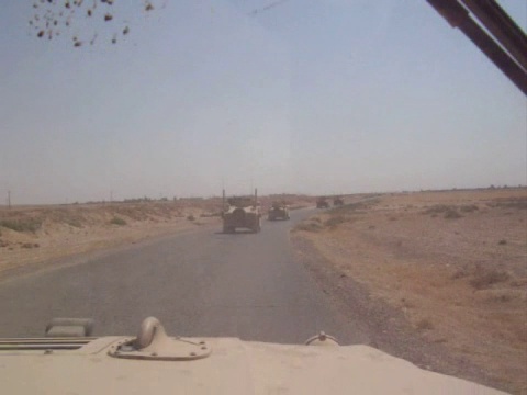 美军悍马车队在伊拉克北部视频下载
