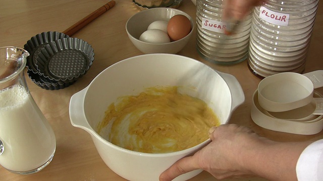 搅拌鸡蛋视频素材