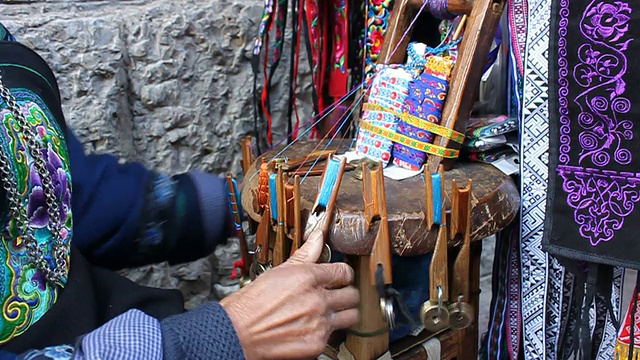苗族传统手工编织工艺特写视频素材