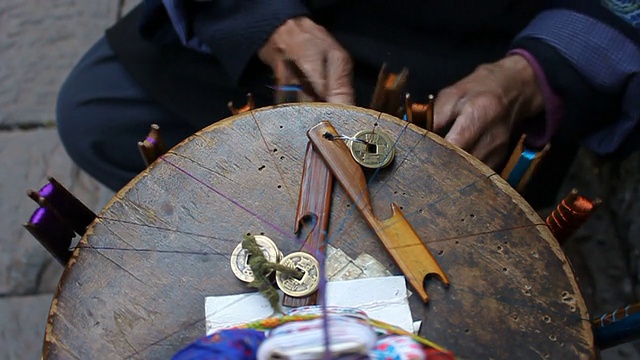 苗族传统编织工艺，全景拍摄，特写视频素材