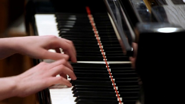 音乐会钢琴演奏家视频下载