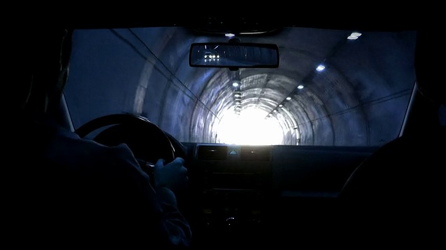 隧道驾驶(海军蓝)视频素材