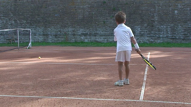 男孩打网球视频下载