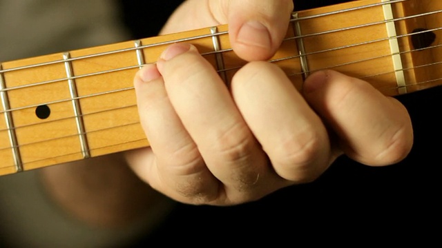 用A小调弹奏吉他和弦视频下载
