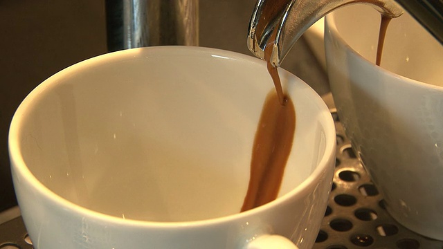 浓缩咖啡机的特写视频素材