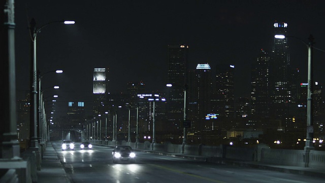 夜晚的城市街道视频下载