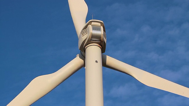 中期风力涡轮机视频素材