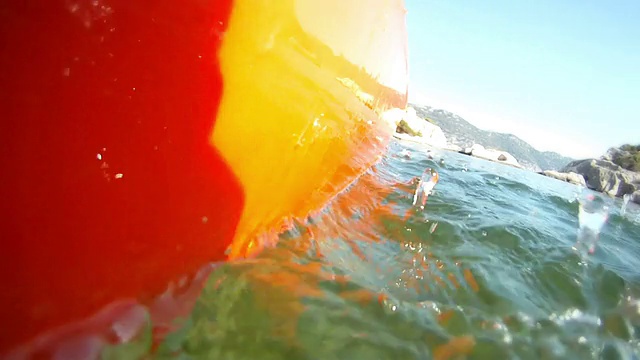 皮艇在水下划视频素材