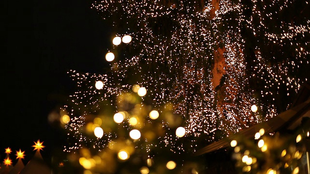 金色的圣诞树视频素材