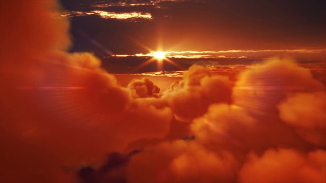 日出云。橙色的天空和蓬松的云彩。闪亮的阳光。视频下载