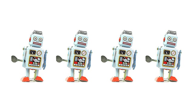 四个复古锡玩具机器人视频素材