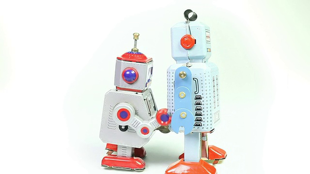 两个打斗的复古锡玩具机器人视频素材
