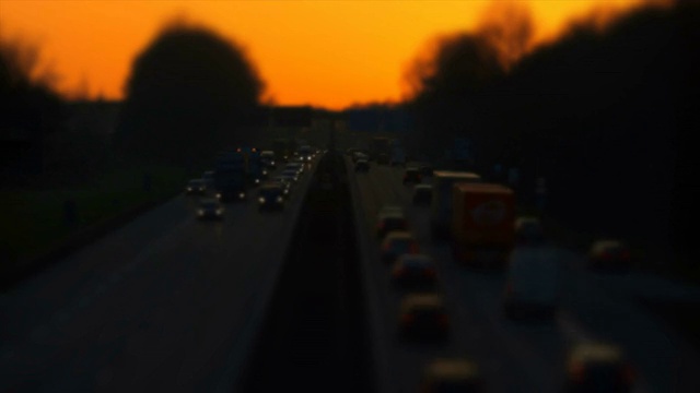 日落高清高速公路(倾斜移位和延时)视频素材