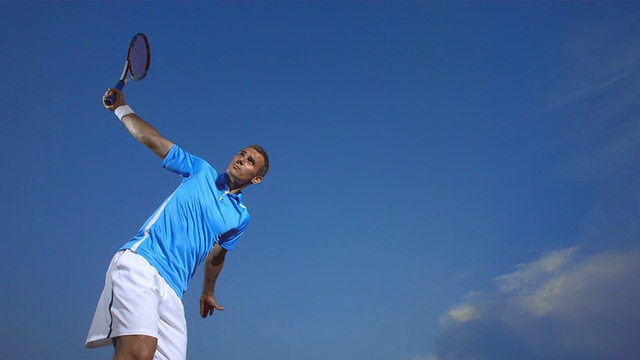 高清超级慢动作:职业网球运动员击球视频素材
