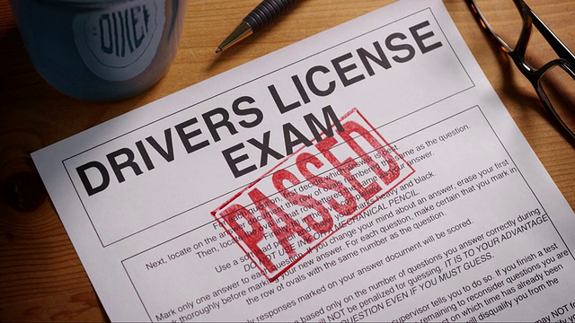 司机考试表盖章批准，不合格视频素材