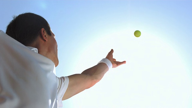 高清超级慢动作:直接向上扔网球视频素材