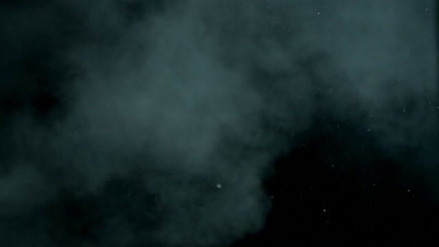 高清超级慢动作:黑色背景上的烟雾视频素材