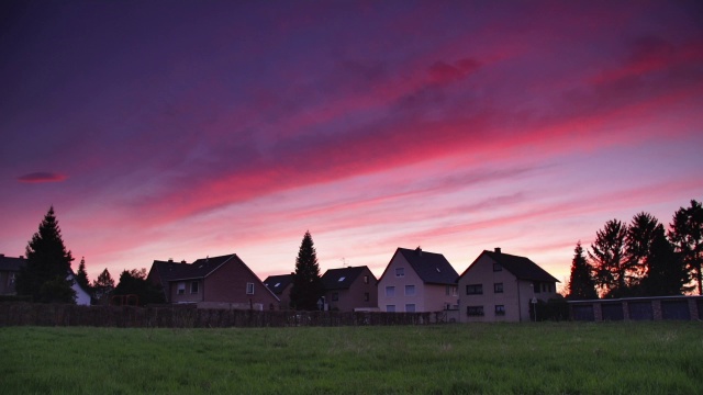 吊起:日出时分的郊区视频素材