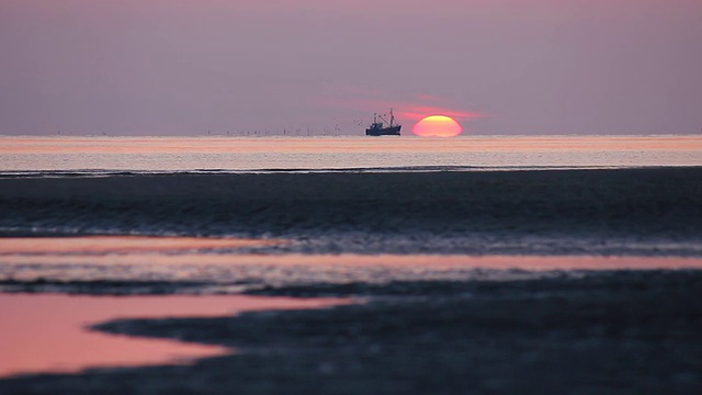 日落时分的渔船视频下载