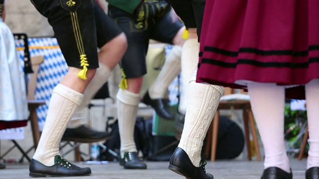 慕尼黑啤酒节上的巴伐利亚民间舞蹈视频素材