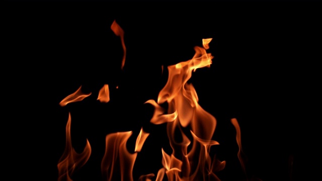 火的SLO MO火焰的黑色背景视频下载