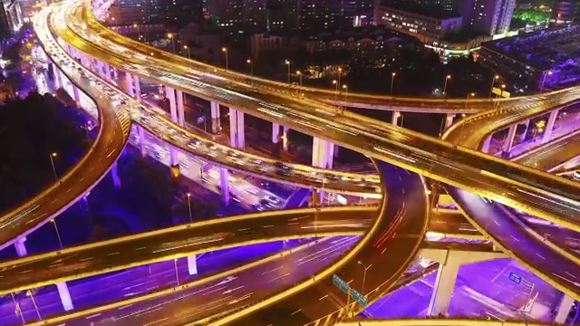 时光流逝——上海公路夜景(放大)视频素材