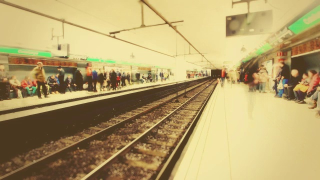 西班牙巴塞罗那地铁站的时光流逝场景视频素材