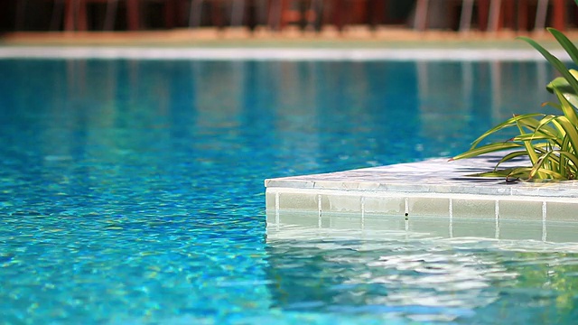 游泳池蓝色的水视频素材
