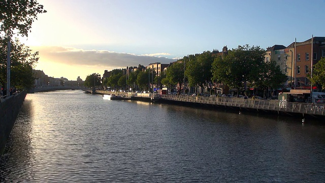 利菲河-都柏林，爱尔兰共和国视频素材