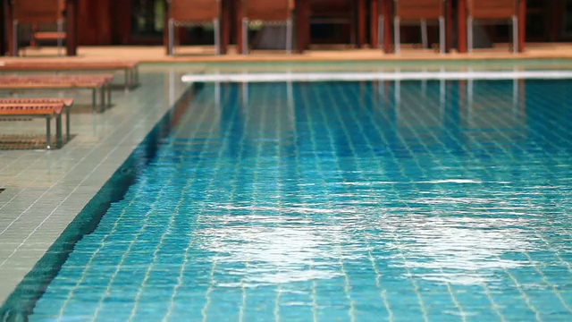 游泳池蓝色的水视频素材