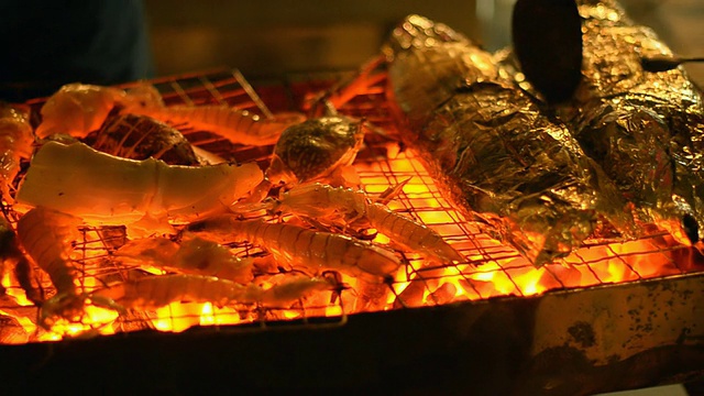 淘金:虾、蟹、虾、虾、鱼等海鲜烧烤视频下载
