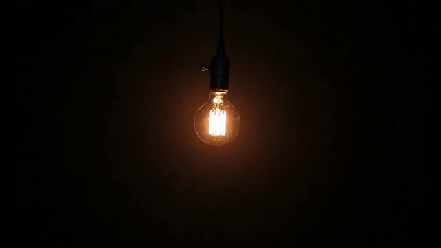 黑板上的灯泡-概念概念视频下载
