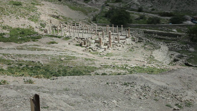 从上面看到的约旦培拉的古希腊和古罗马城市的废墟和遗迹视频素材