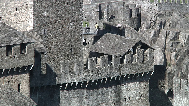 贝林佐纳的蒙特贝罗城堡视频下载