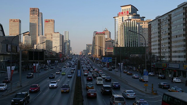 中国，北京，中央商务区，交通经过北京市中心视频素材