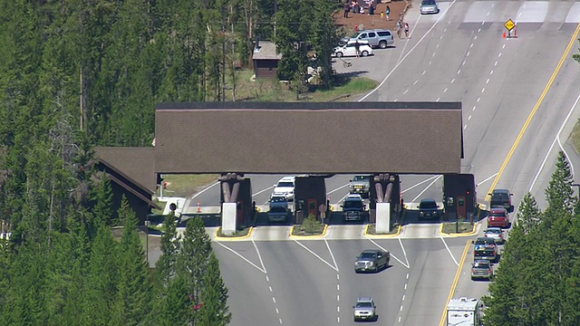 美国怀俄明州高速公路收费站拍摄视频素材