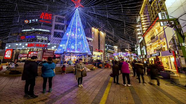 南浦洞圣诞树文化节(热门旅游目的地)/釜山，庆尚南道，韩国视频素材