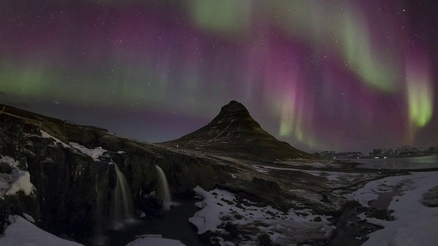 冰岛上空的极光风暴视频素材