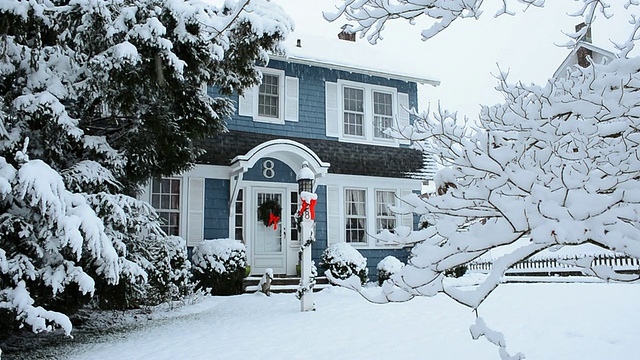 MS拍摄于暴风雪中的乡村住宅/高布里奇姆，新泽西州，美国视频素材