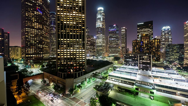 洛杉矶市中心晚上天际线的近景视频素材