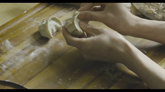 手包饺子视频素材