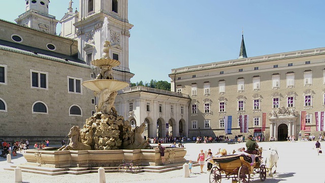 萨尔茨堡的居民广场和Residenzbrunnen喷泉视频素材