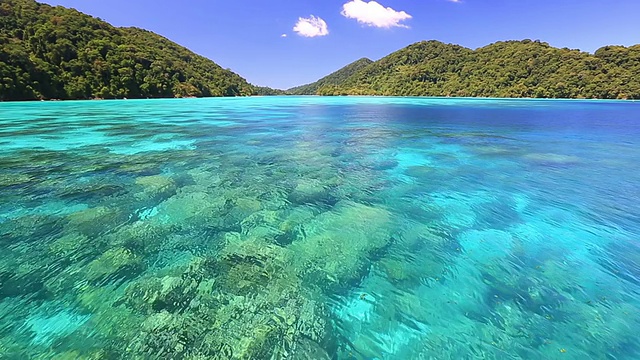 泰国素林国家公园美丽的安达曼海浮潜点视频素材
