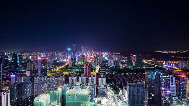 夜景深圳的天际线、建筑和交通，时光流逝。视频素材