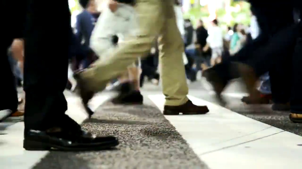 东京涩谷十字路口的人群视频素材